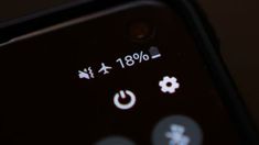 Este truco es ideal en situaciones donde no se necesita acceso a notificaciones o llamadas. Este truco es ideal en situaciones donde no se necesita acceso a notificaciones o llamadas.