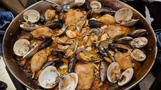 El bodegón barato de Buenos Aires que es bien valorado y tiene opciones de la cocina española. El bodegón barato de Buenos Aires que es bien valorado y tiene opciones de la cocina española.