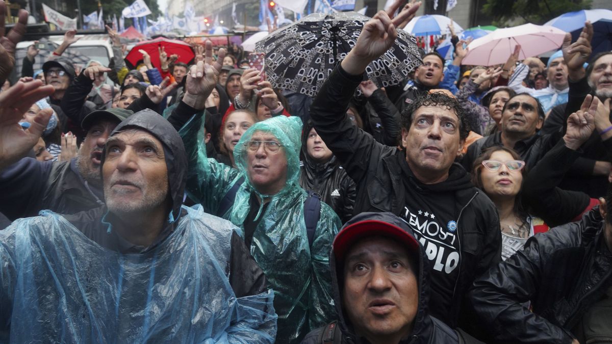 La arenga de Cristina Kirchner a la militancia para la campaña: «A romperse lo que hay que romperse»