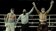 El momento que Maravilla Martínez era declarado ganador de la pelea contra Macaulay McGowan. El momento que Maravilla Martínez era declarado ganador de la pelea contra Macaulay McGowan.