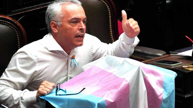 Esteban Paulón, diputado y militante LGBTQ+.
