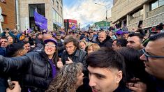 Javier Milei suspendió el acto de campaña en Ushuaia por protestas y manifestaciones en la calle Javier Milei suspendió el acto de campaña en Ushuaia por protestas y manifestaciones en la calle