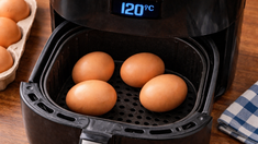 Alternativa en freidora de aire para huevos con cocción precisa. Alternativa en freidora de aire para huevos con cocción precisa.