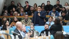 Vidal junto a todo su gabinete en la Cámara de Diputados provincial.