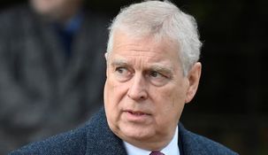 El expríncipe Andrés está involucrado en la causa Epstein y la sociedad británica exige investigación.