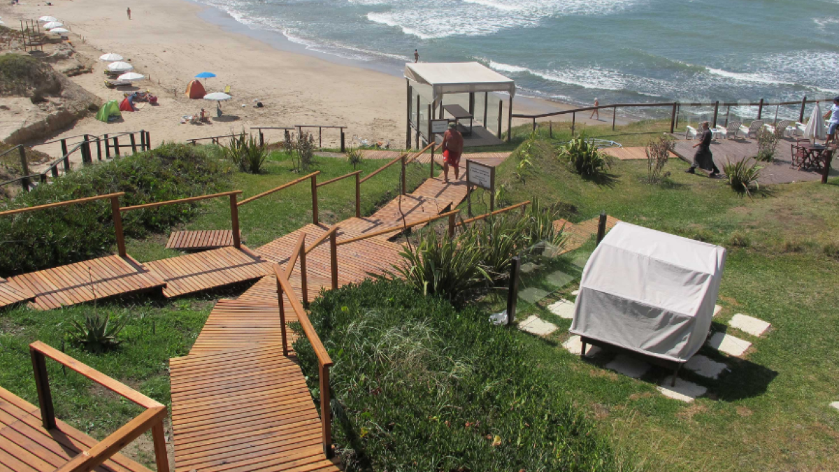 La playa nudista cerca de la Bristol de Mar del Plata que se volvió furor  en el verano