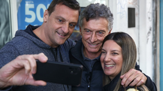 El expresidente caminó por las calles porteñas junto a la candidata legisladora del PRO. El expresidente caminó por las calles porteñas junto a la candidata legisladora del PRO.