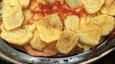 Barato y rico: este el el bodegón de Buenos Aires con milanesas que se cortan con cuchara.