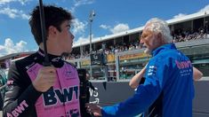 Briatore, de 75 años, aun no definió el nombre de la segunda butaca. Briatore, de 75 años, aun no definió el nombre de la segunda butaca.