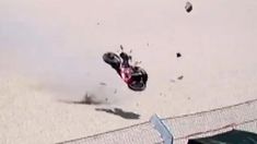La moto del español Pedro Acosta ya salió volando. La moto del español Pedro Acosta ya salió volando.