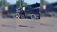 Así quedó la camioneta que embistió a la familia. Así quedó la camioneta que embistió a la familia.