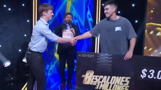 Los 8 Escalones entregó la primera llave de departamento y un participante la quiso comprar Los 8 Escalones entregó la primera llave de departamento y un participante la quiso comprar