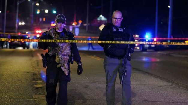 Tres estudiantes muertos y cinco heridos tras un tiroteo en una Universidad de Michigan