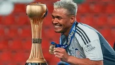 El título también significó el sexto campeonato que el atacante obtuvo con este club. El título también significó el sexto campeonato que el atacante obtuvo con este club.