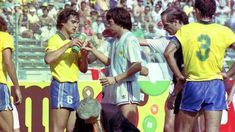 Branco toma la botella del argentino José Pepe Basualdo: el resto es historia.
