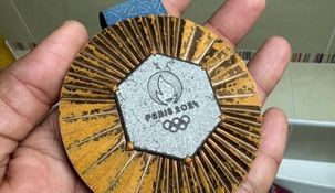 El deterioro d ela medalla de bronce, del nadador francés Yohann Ndoye-Brouard. El deterioro d ela medalla de bronce, del nadador francés Yohann Ndoye-Brouard.