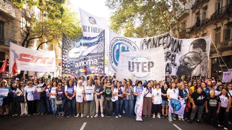 Convocan a una movilización al Ministerio de Economía por el crecimiento del endeudamiento entre las familias