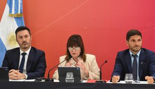 Patricia Bullrich junto a Luis Petri y Maximiliano Pullaro.