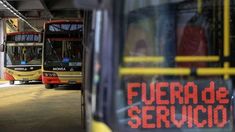 Los choferes de la línea 148 realizan un paro por falta de pago Los choferes de la línea 148 realizan un paro por falta de pago