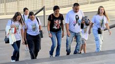 Vanessa Cáceres (izquierda) acudió a Tribunales junto a su familia. Vanessa Cáceres (izquierda) acudió a Tribunales junto a su familia.