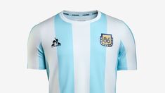 La remera que la marca deportiva promocionaba sin autorización de la familia Maradona. La remera que la marca deportiva promocionaba sin autorización de la familia Maradona.