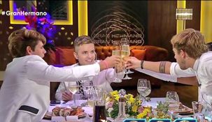 Los finalistas brindaron con Santiago del Moro durante la última cena. Los finalistas brindaron con Santiago del Moro durante la última cena.