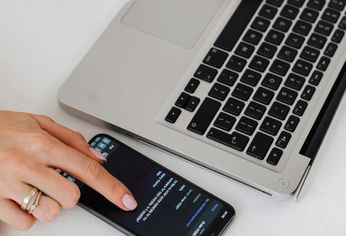 En el debate sobre cuál dispositivo es más eficaz para estudiar, cada uno con ventajas específicas según el tipo de tarea académica o investigativa que se realice. &nbsp;
