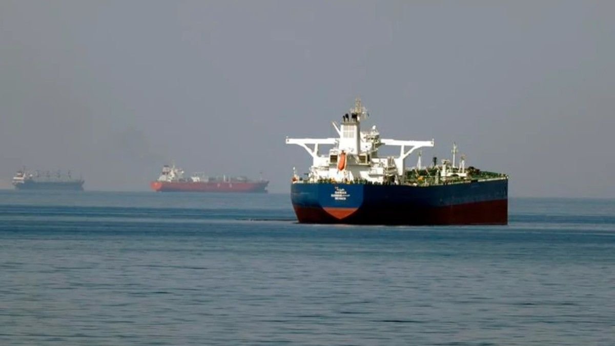 Tras el alto el fuego de Estados Unidos e Irán, dos buques atravesaron el estrecho de Ormuz