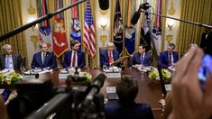 Javier Milei le entregó una carta a Donald Trump. Javier Milei le entregó una carta a Donald Trump.