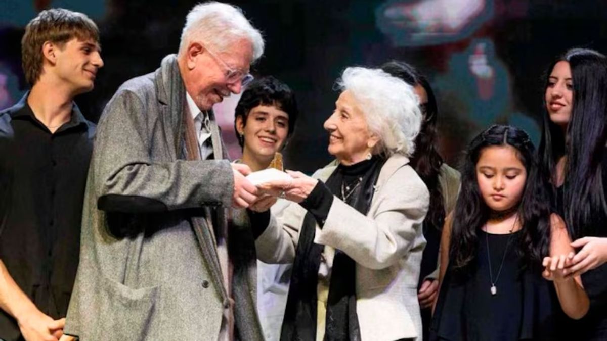 Abuelas de Plaza de Mayo despidó a Luis Puenzo: 