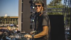 El DJ y productor argentino Hernán Cattaneo&nbsp;agotó las entradas generales para sus dos fechas en Córdoba durante el fin de semana largo.