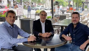 Massa junto al embajador Jorge Argüello y el ministro Matías Lammens.