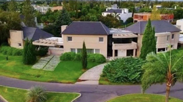 La casa de los Messi en el exclusivo barrio de Funes.