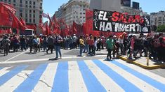 Unidad Piquetera marchó desde el Ministerio de Desarrollo Social a la cartera de Trabajo.