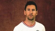 Lionel Messi posó con la nueva camiseta del PSG. Lionel Messi posó con la nueva camiseta del PSG.