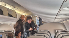 Milei, con campera, en un día de 39ºC de sensación térmica.