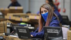 El Programa Conectar Igualdad tiene como objetivo reducir la brecha social y tecnología y está destinado tanto para alumnos como docentes. El Programa Conectar Igualdad tiene como objetivo reducir la brecha social y tecnología y está destinado tanto para alumnos como docentes.