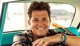 Carlos Vives sorprendió a todo el mundo con su show en pleno vuelo.