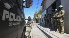 Imputaron a dos policías por brindar colaboración a un exbarra de Newells ligado a Los Monos Imputaron a dos policías por brindar colaboración a un exbarra de Newells ligado a Los Monos