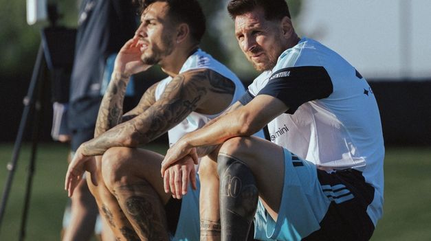 Leandro Paredes y Lionel Messi entrenando en Kansas. Foto de archivo.