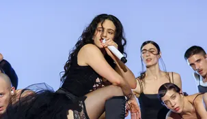 Rosalía en la primera media hora de su concierto en Milán. Rosalía en la primera media hora de su concierto en Milán.