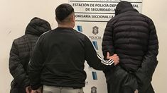 Tras una fuerte persecución, detuvieron a dos motochorros que cometieron seis robos al hilo en La Plata. Tras una fuerte persecución, detuvieron a dos motochorros que cometieron seis robos al hilo en La Plata.