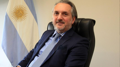 Fue cónsul argentino en Barcelona. Fue cónsul argentino en Barcelona.