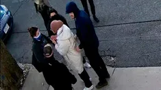 El momento de la detención de Rumeysa Ozturk. El momento de la detención de Rumeysa Ozturk.