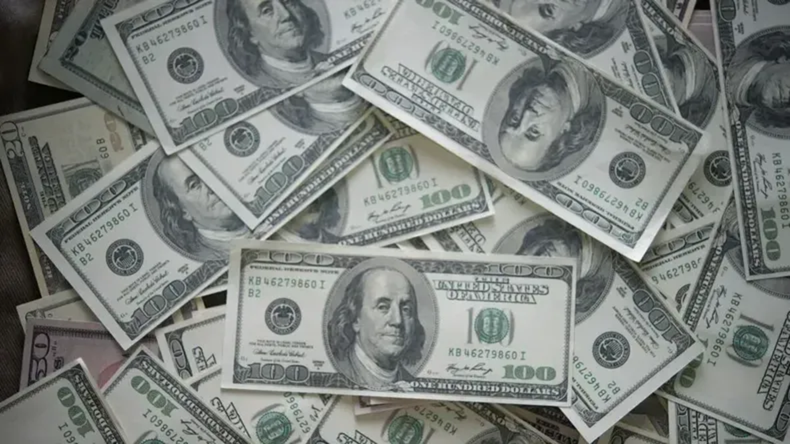 El dólar blue operó cerca de los $600.