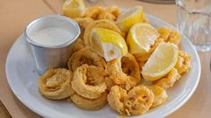 Estos bodegones sirven comida española barata, rica y abundante. Estos bodegones sirven comida española barata, rica y abundante.