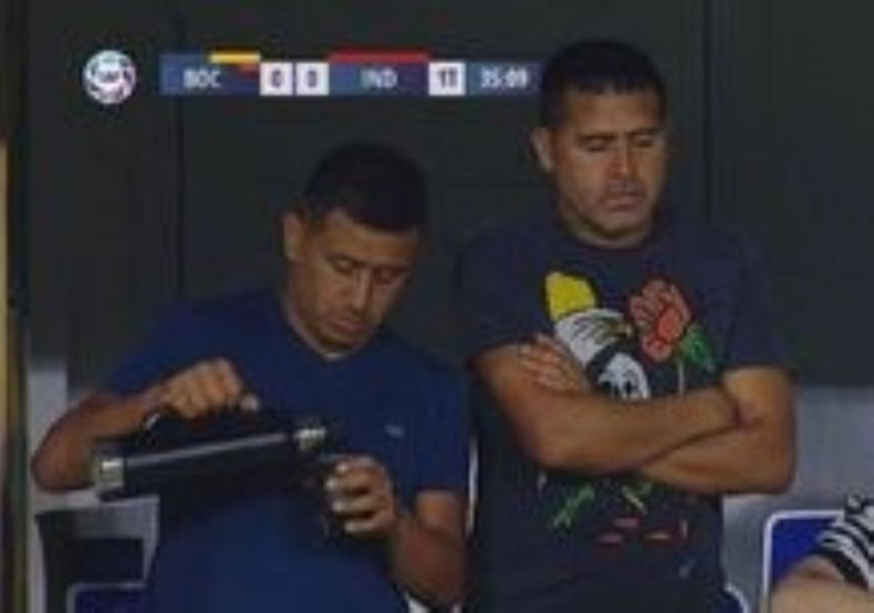 El hermano y mano derecha de Román vivió un mal momento a la salida de la cancha.