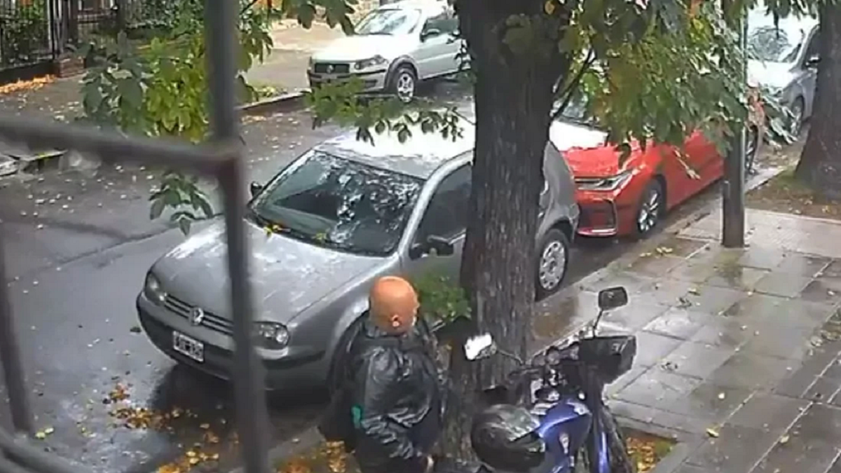 Núñez: un expolicía fue a entregar un paquete con dólares, se defendió de un robo y baleó a un motochorro