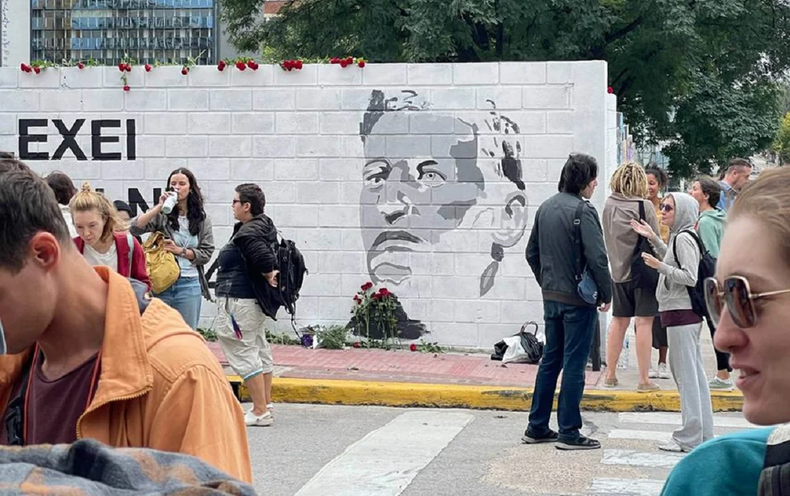 Se pintó un mural en San Telmo en honor a Alexei Navalny.