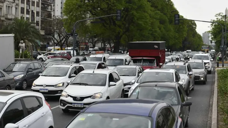 Cuál es el monto de la multa por manejar sin los papeles del auto.